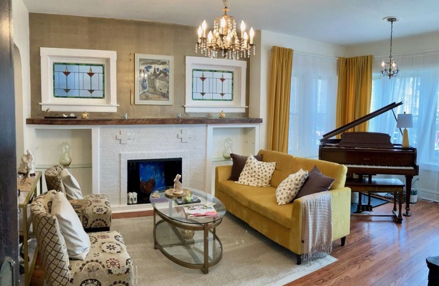 Spacious 2BR, this hidden gem combines vintage allure with urban flair!