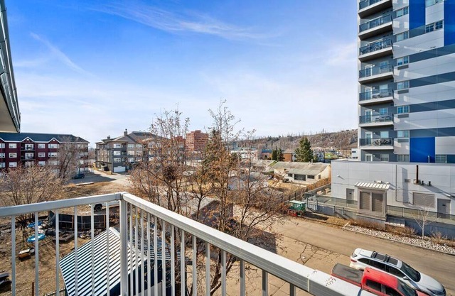 Spacious 2BR | Top Floor w/ Balcony | Free WiFi