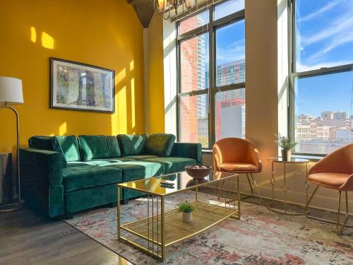 Spacious 2BR Vacation Rental with City View, Optional Parking and Gym Near McCormick Place & Downtown Chicago Attractions