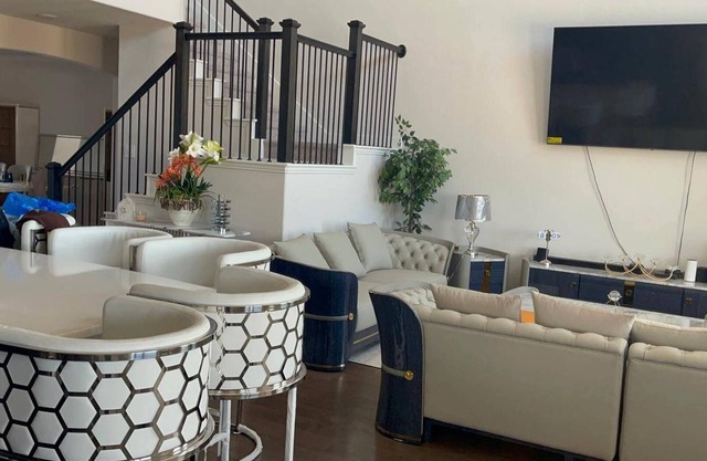 Spacious 4BR w/ Fireplace - Sleeps 8 - Bbq - Lake