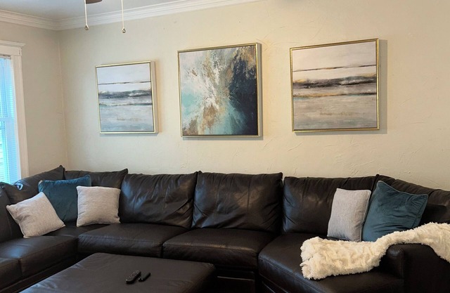 Spacious 2nd fl 4 bedroom 2 bath apartment