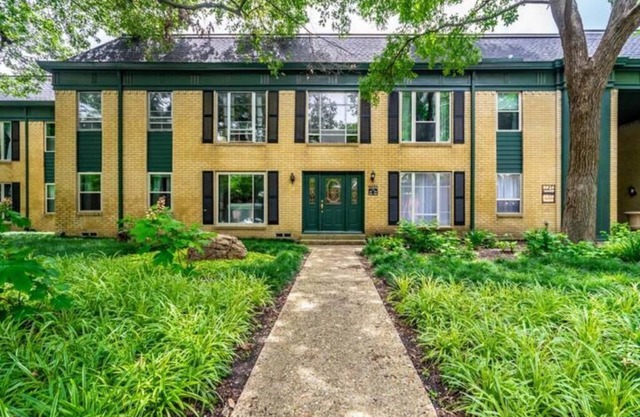 Spacious 3/2 Sleeps 6 by Lower Greenville and SMU!