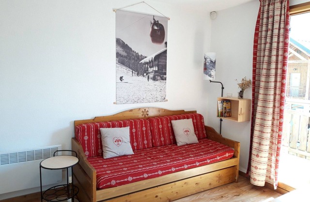Amplio apartamento 3* a 300m de pistas y comercios, balcón sur, parking, limpieza incluida