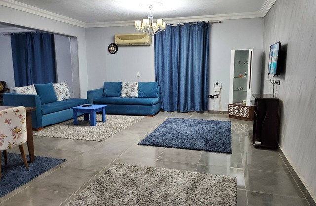 Spacious 3-bedroom apartment with WiFi, AC near mall of Arabia