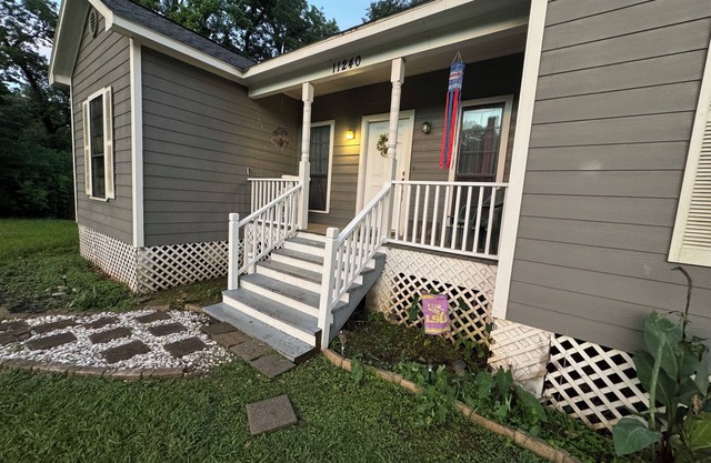 Spacious 3 Bedroom Home 1 Acre Unlimited Fast wifi