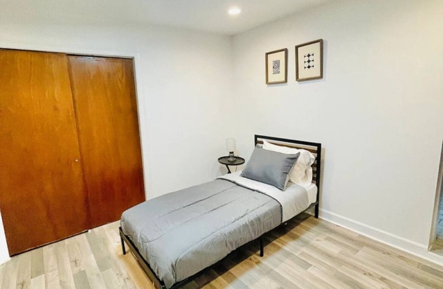 Spacious 3 Bed 1 Bath Apartment in West Rogers park