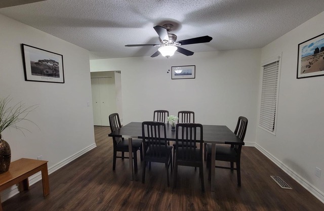 Spacious 3 bed 2 bath full house sleeps 13 Ground Level