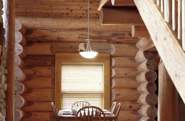 Spacious 3 bed 3 bath Log Cabin Home
