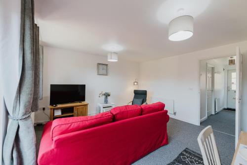 Spacious 3-Bed Family Home in Grantham, Free Parking, Garden