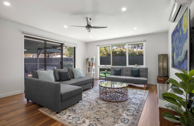 Spacious 3-Bed House with Outdoor Dining & BBQ