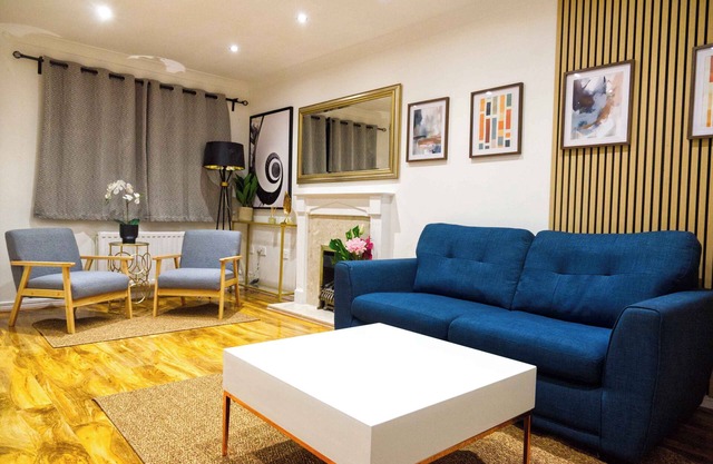 Spacious 3-Bed Near Northampton Uni & Town | Perfect for Groups & Families