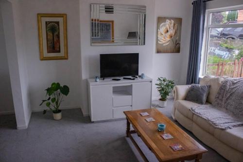 Spacious 3-Bed Retreat Near M4 Swansea