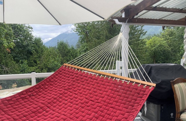 Spacious 3 bedroom unit near the lake