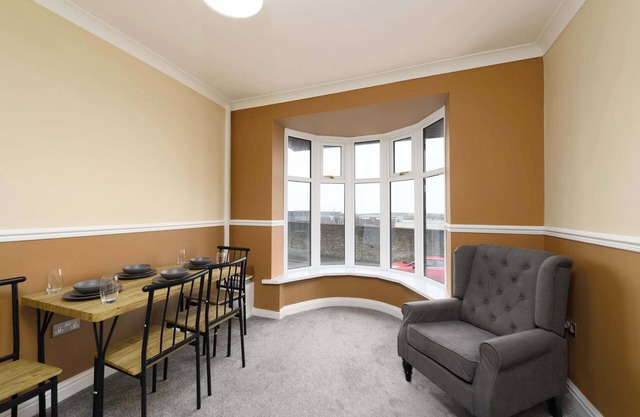 Spacious 3 Bedroom Home in Swansea with Garden