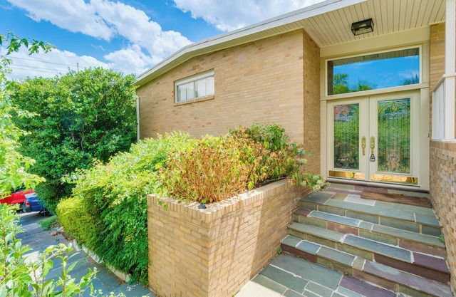 Spacious 3 Bedroom Main Level-less than half mile from Downtown Silver Spring