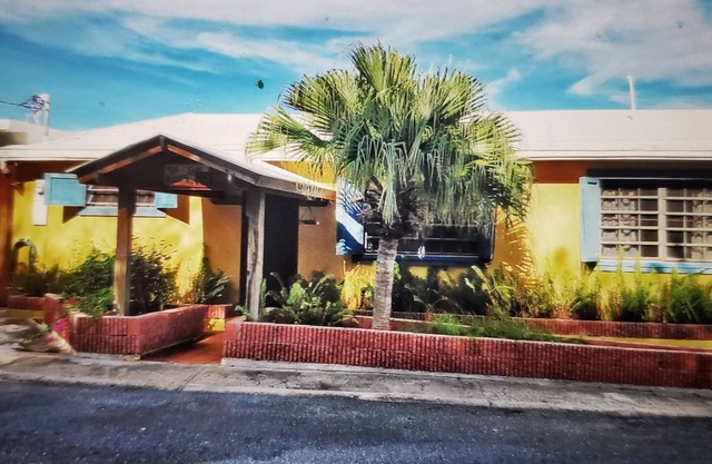 Spacious 3 bedroom 2 bath home close to town