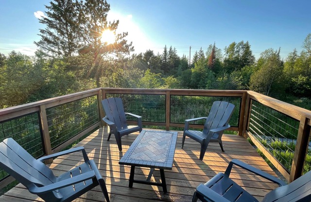 Spacious 3 bedroom 2 bath lodging near trails, with lots of off-street parking!