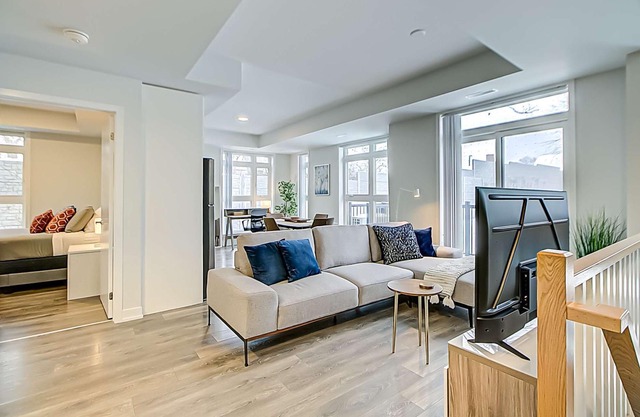 Spacious 3 Bedroom 3 BA near Yorkdale Mall