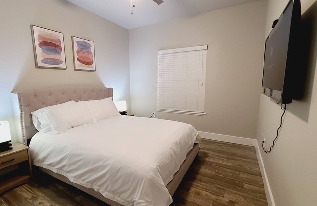 Spacious 3 Bedroom Apartment in lower Westside