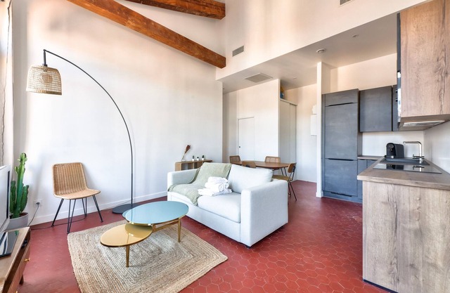 Spacious 3 bedroom apt in the center of Marseille
