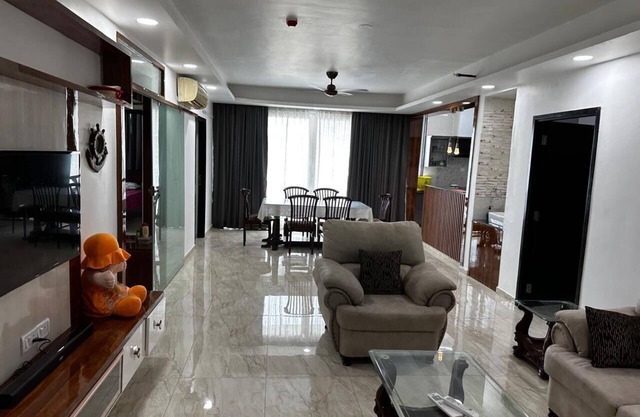 Spacious 3-bedroom apartment in enchanting Hyderabad with WiFi, AC