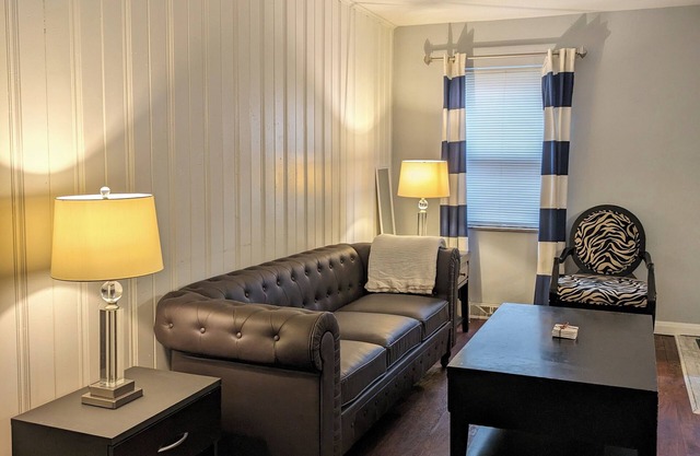 Spacious 3-bedroom apartment close to OSU and the Short North/B