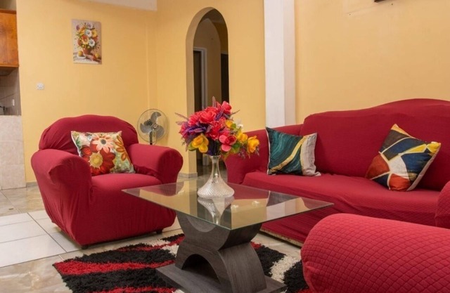 Spacious 3-bedroom apartment with WiFi, AC in delightful Roseau