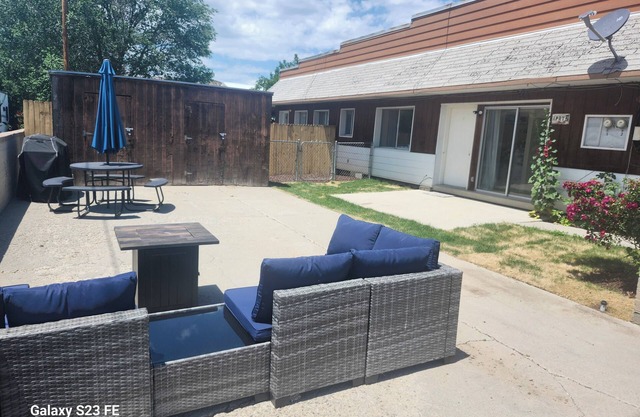 Spacious 3-bedroom apartment in a quiet neighborhood with WiFi