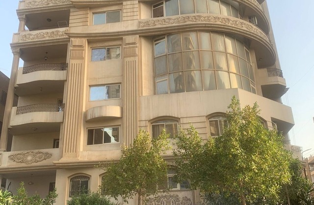 Spacious 3-bedroom apartment with WiFi, AC in fabulous Cairo