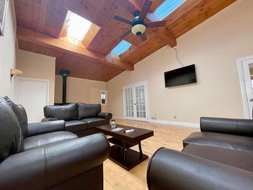 Spacious 3-Bedroom Main House in Bobcaygeon #12