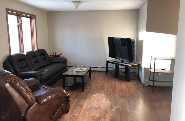 Spacious 3-bedroom apartment with AC, WiFi in lovely Rainbow Lake
