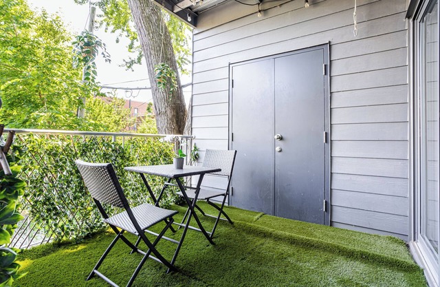 Spacious 3-bedroom duplex just steps from Griffintown.