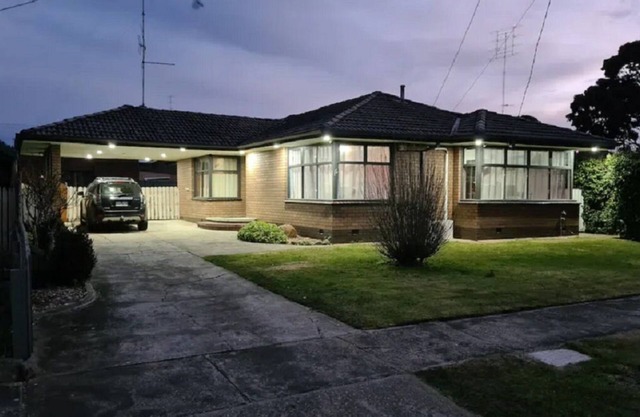 Spacious 3 Bedroom home near Sporting Facilities, Lake, Shops & Grammar