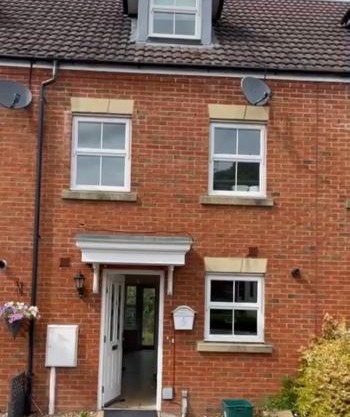 Spacious 3 bedroom house minutes from Biggin Hill Airport
