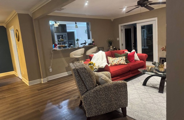 Spacious 3-bedroom house with WiFi, POOL, and plenty of space for gatherings.