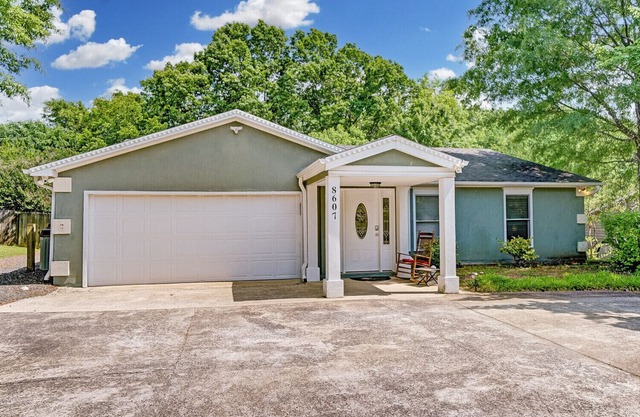 Spacious 3 Bedroom Home*Fenced in Yard**Quiet and Safe Community