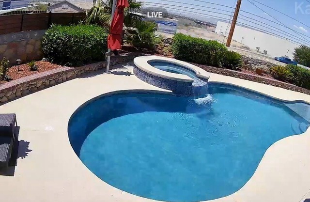 Spacious 3-bedroom house with Swimming Pool and a Spectacular View in El Paso