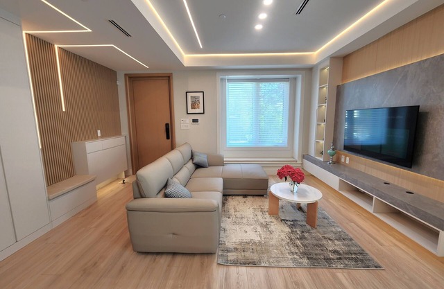 Spacious 3-Bedroom Luxury Home with A/C, Patio, and Parking – Vancouver