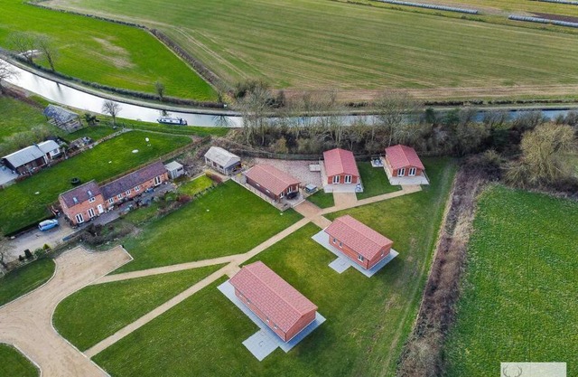 Spacious 3 Bedroom Sandstone Lodge
