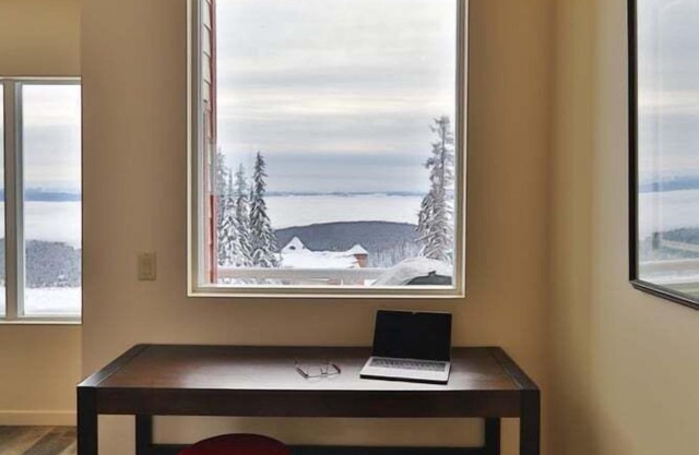 Spacious 3-Bedroom Townhome w/ Stunning Views, Hot Tub & Ski-In/Ski-Out