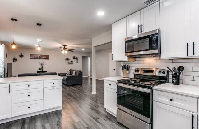 Spacious 3 bedroom house with Beautiful Kitchen