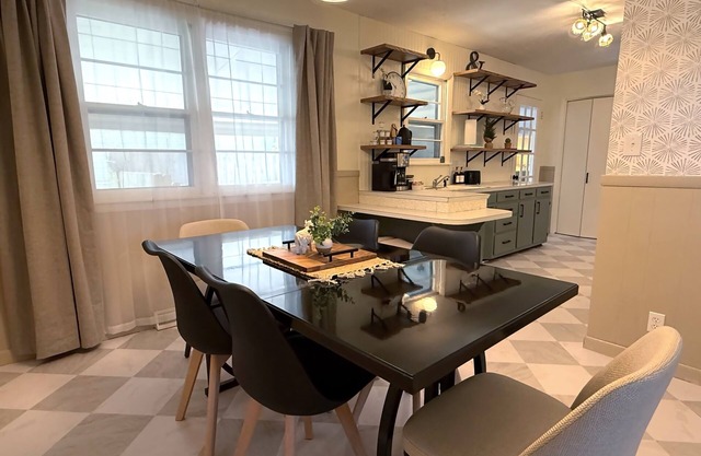 Spacious 3-bedroom house in lovely Springfield with two living rooms