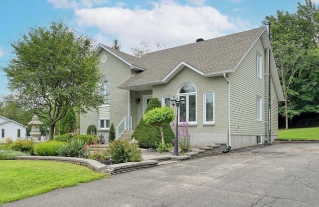 Spacious - 3 bedrooms house in Granby, Quebec