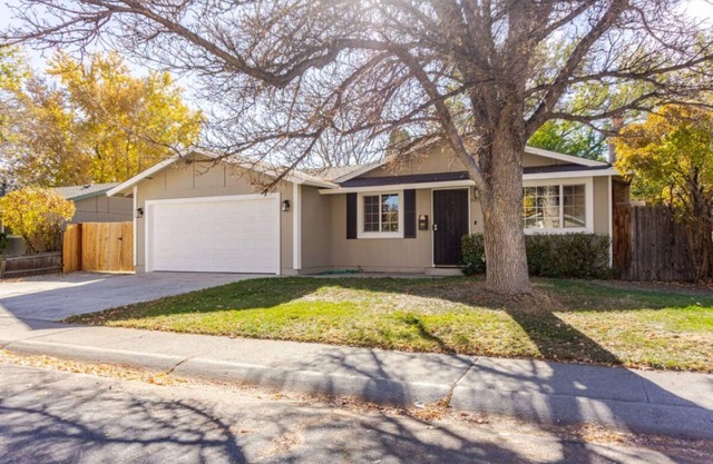 Spacious 3 bedrooms house with WiFi, AC in Wonderful Carson City