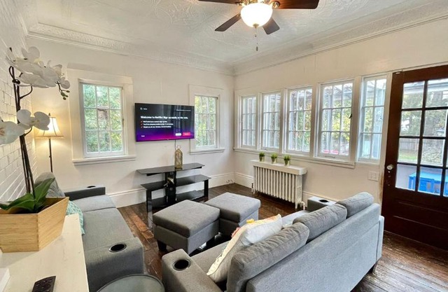 Spacious 3 BR house in Heart of the City