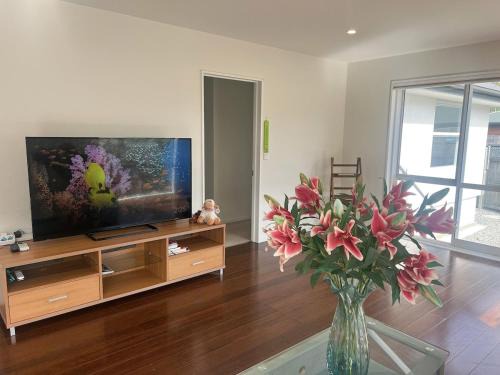 Spacious 3 BR house near sumner