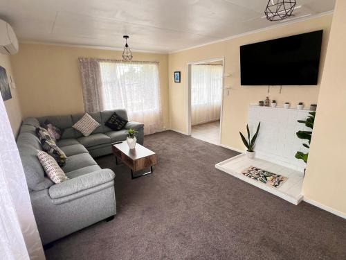 Spacious 3 BR near skyline-5 min walk