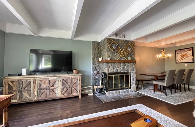 Spacious 3 level townhouse just minutes from the base of Stratton Mountain!