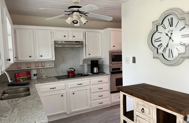 Spacious 3BD 2.5BA FreeWiFi Parking 3.4 miles to AT&T Stadium, 17 mi to DFW Intl