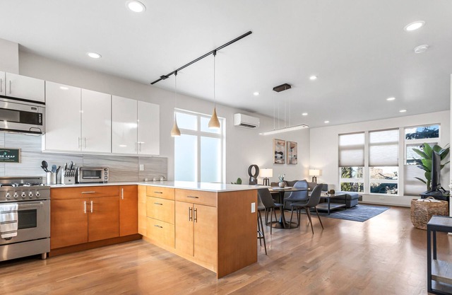 Spacious 3Bdr Home with Parking & Rooftop Patio